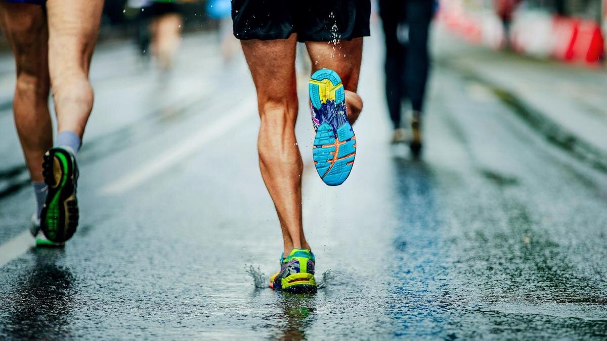    Мужчина бежит:sportpoint / Getty Images