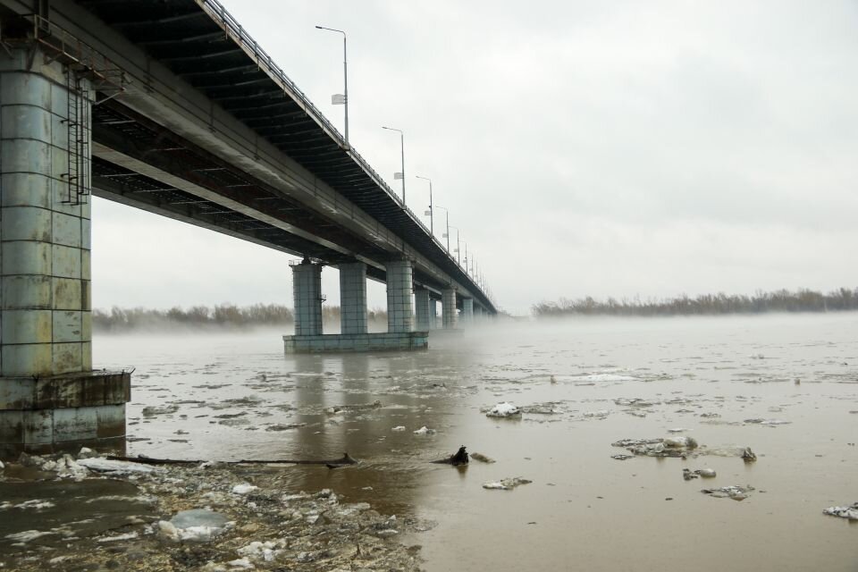 Вода спала в реке