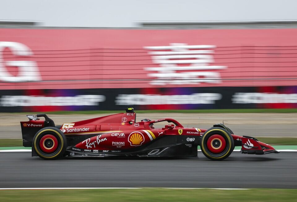    Карлос Сайнс извинился перед Леклером за жесткую борьбуFerrari