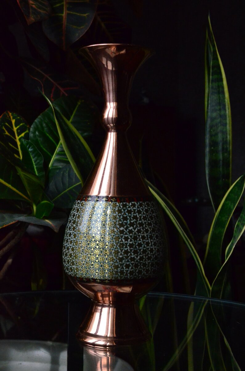 Кувшин в технике хатам - сувенир, который моя сестра Ирина Каландарова привезла из Ирана. Фото Аси Каландаровой