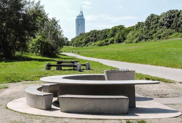 Платные места для гриля вдоль острова Дунай (Donauinsel). Фото с сайта wien.gv.at
