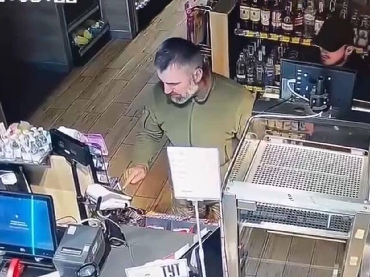    Подозреваемые в убийстве полицейского в Винницкой области© Стоп-кадр видео с камеры видеонаблюдения