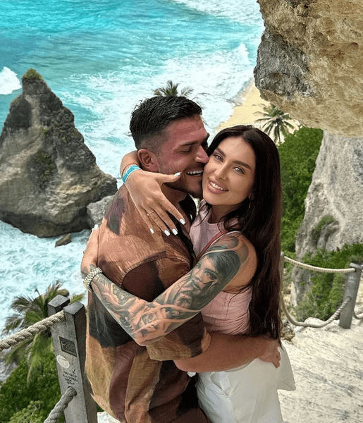 Рома сделал предложение Татьяне 