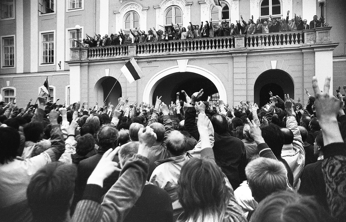 Граждане Эстонии, выступающие за независимость в Таллине в 1990 году