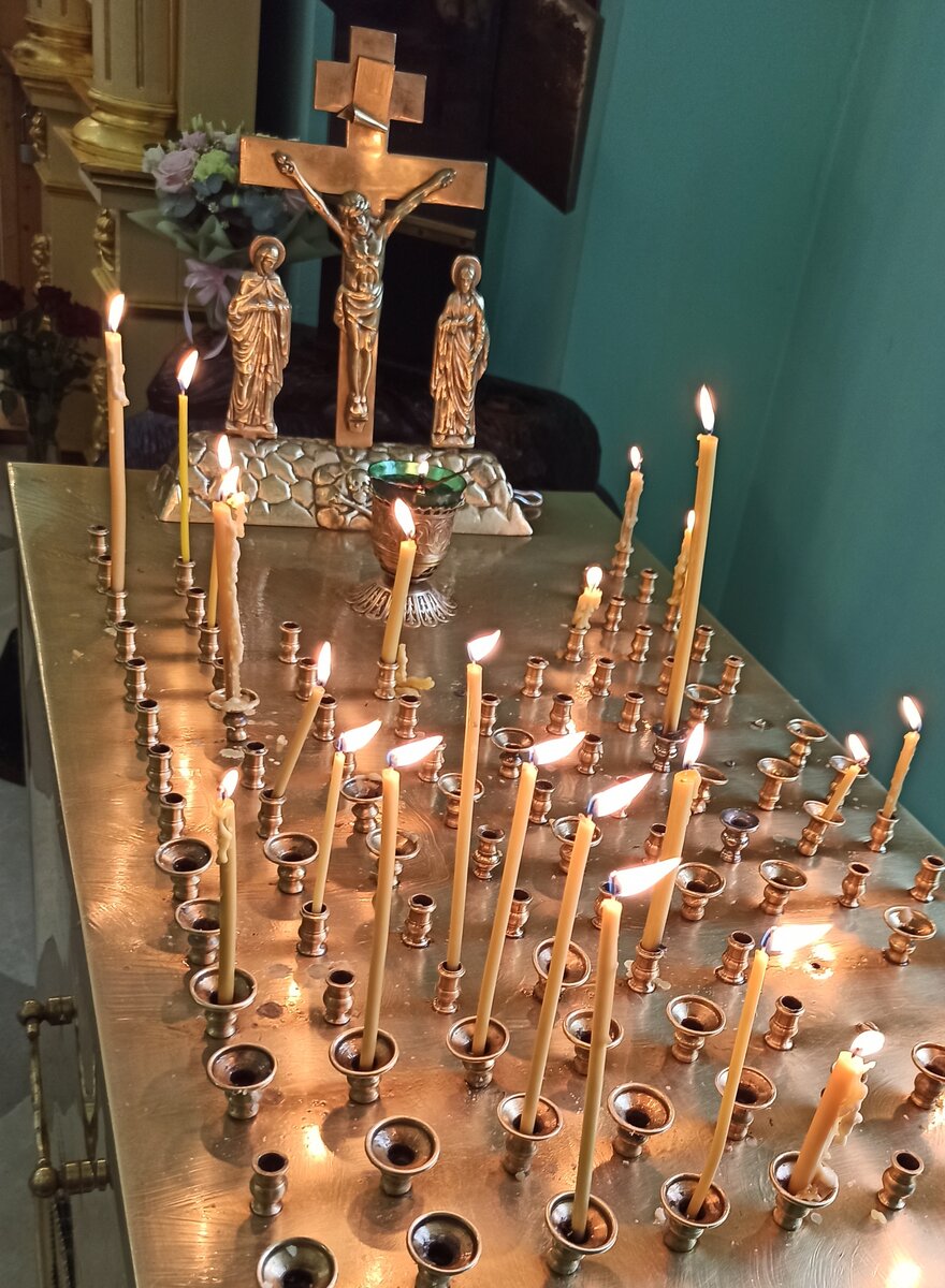 Поминальные свечи - символ наших молитв 