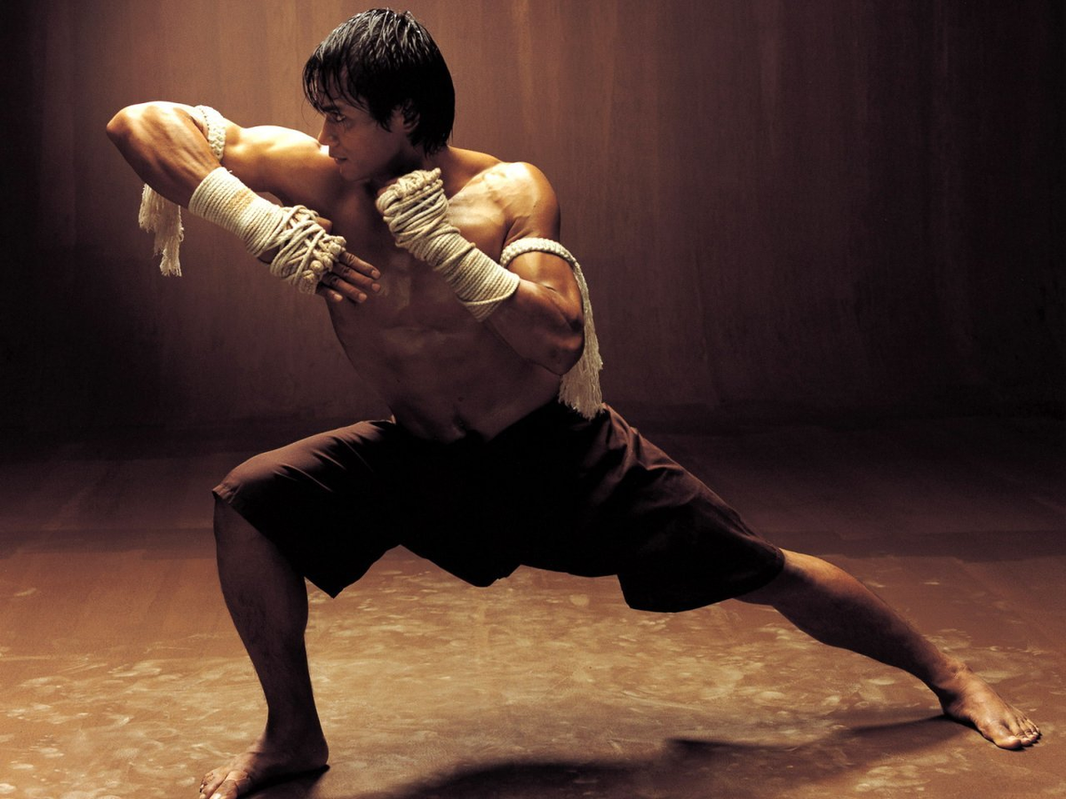 Тайский бокс имеет многовековую историю. Это не простой бой, а целая философия владения оружием и телом! Как он развивался и в чем секрет этой техники боя, попробуем разобраться вместе.