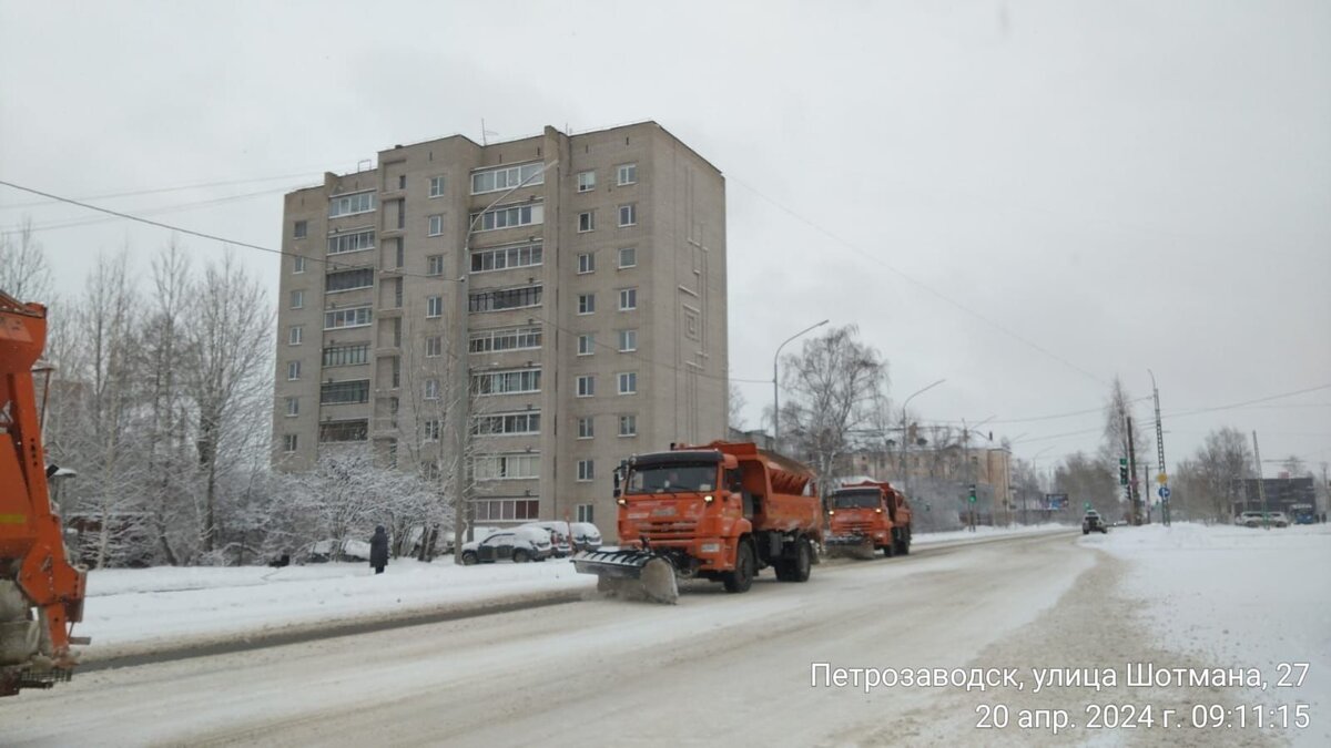 Последствия снегопада в Петрозаводске убирают 50 единиц техники |  Карелия.Ньюс. Новости Петрозаводска | Дзен