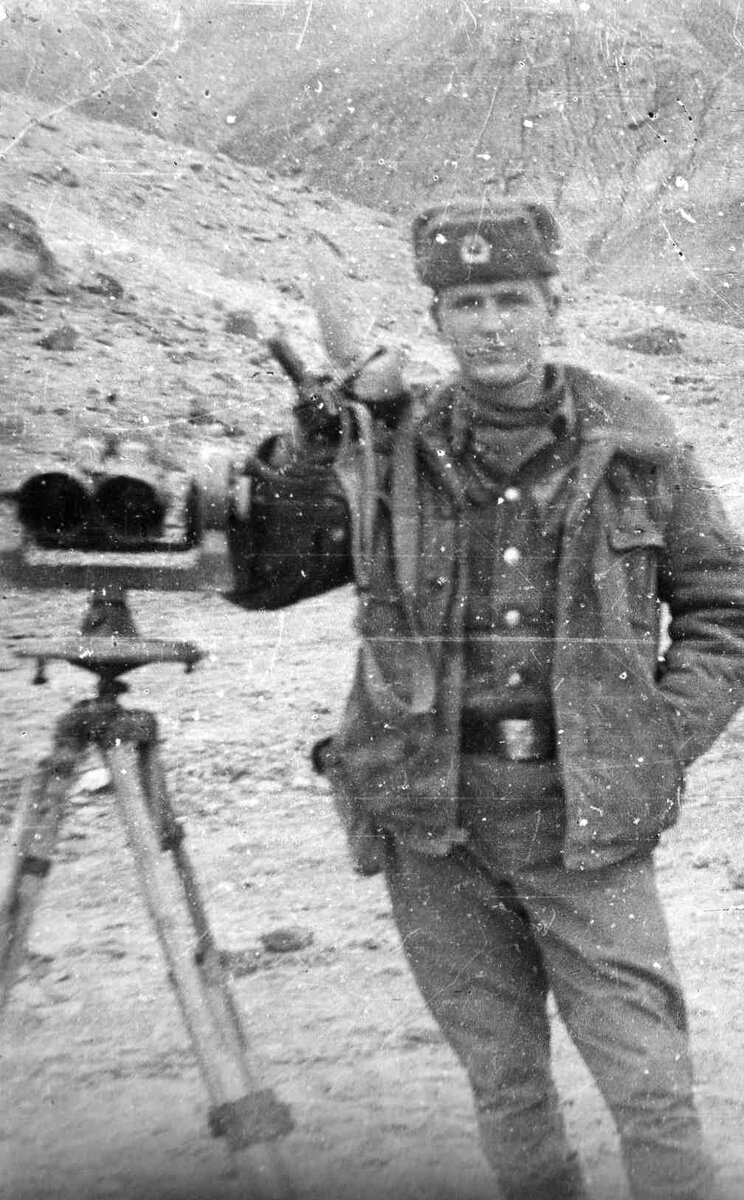 Игорь Алексеев. На базе в ущелье Мармоль. 1984 год.