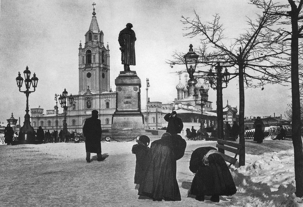 На Страстном бульваре в Москве. 1900 год. Изображение из открытых источников.