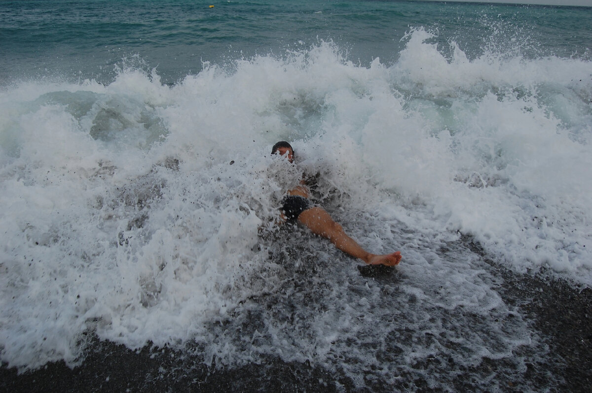 Просто лежишь и всё. Шампанское в Студию