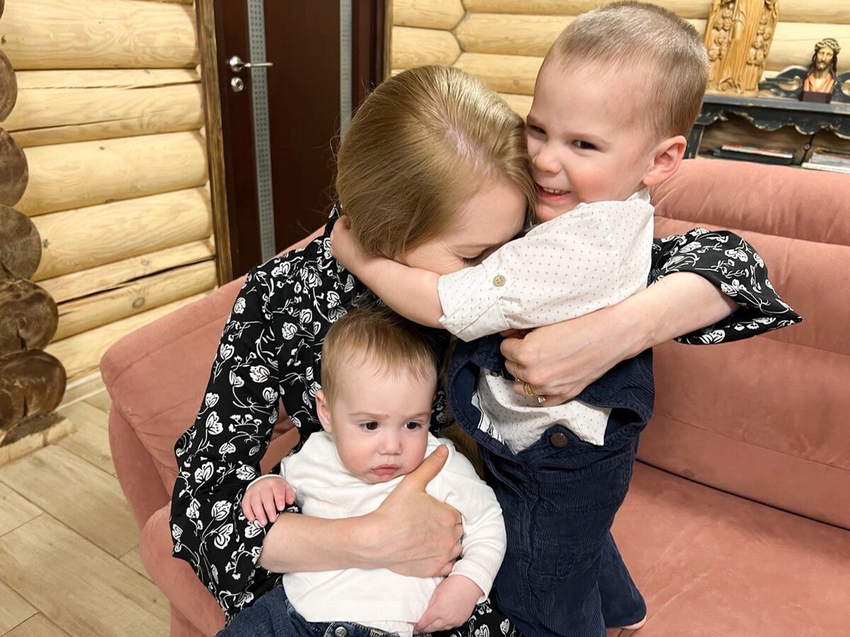    Жан-Жаку - 2 года, а Вольфангу всего 8 месяцев. Скоро в семье родится еще один сын - Мишенька. / Фото: Юрий Снегирев/ РГ