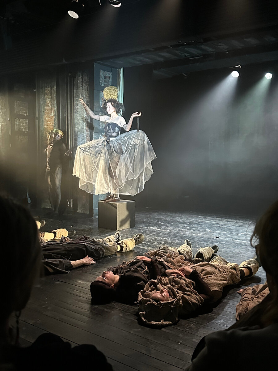 Сцена из спектакля "Ночь перед Рождеством". Фото автора.