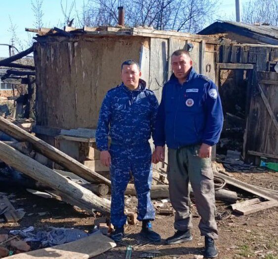    Полицейские помогли спасти имущество из горящего дома в Илекском районе Кристина Просвиркина