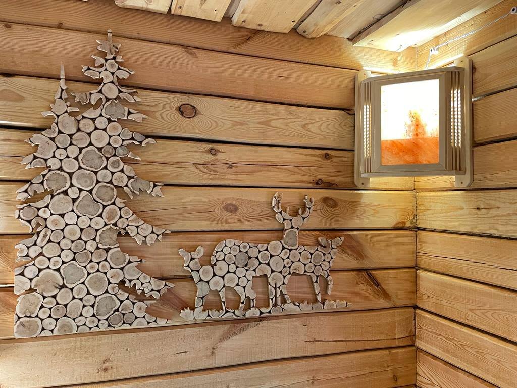 Панно из можжевельника