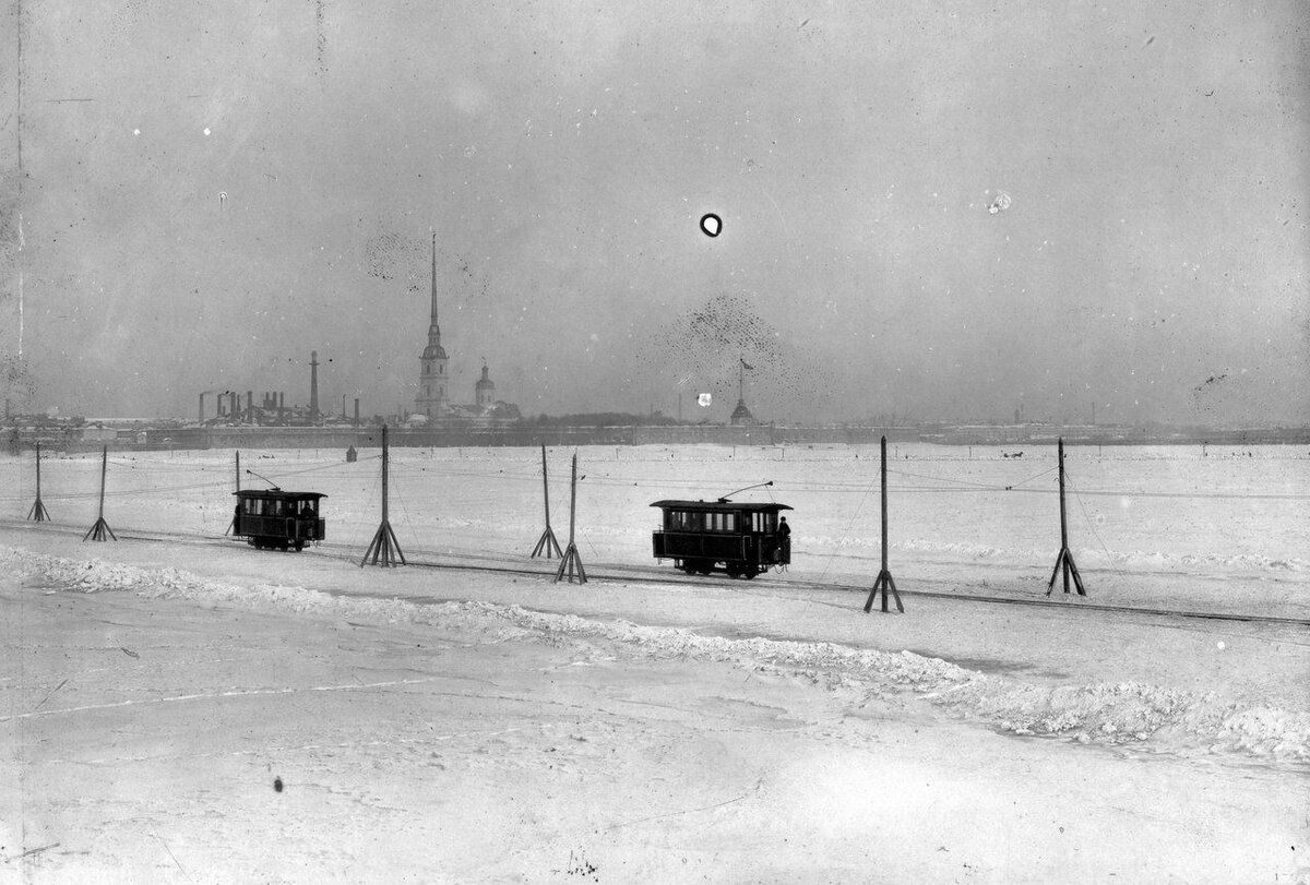 Трамвай в Петербурге курсировал от Адмиралтейства до Васильевского острова с января 1895 года до зимы 1911 года. Фото из интернета