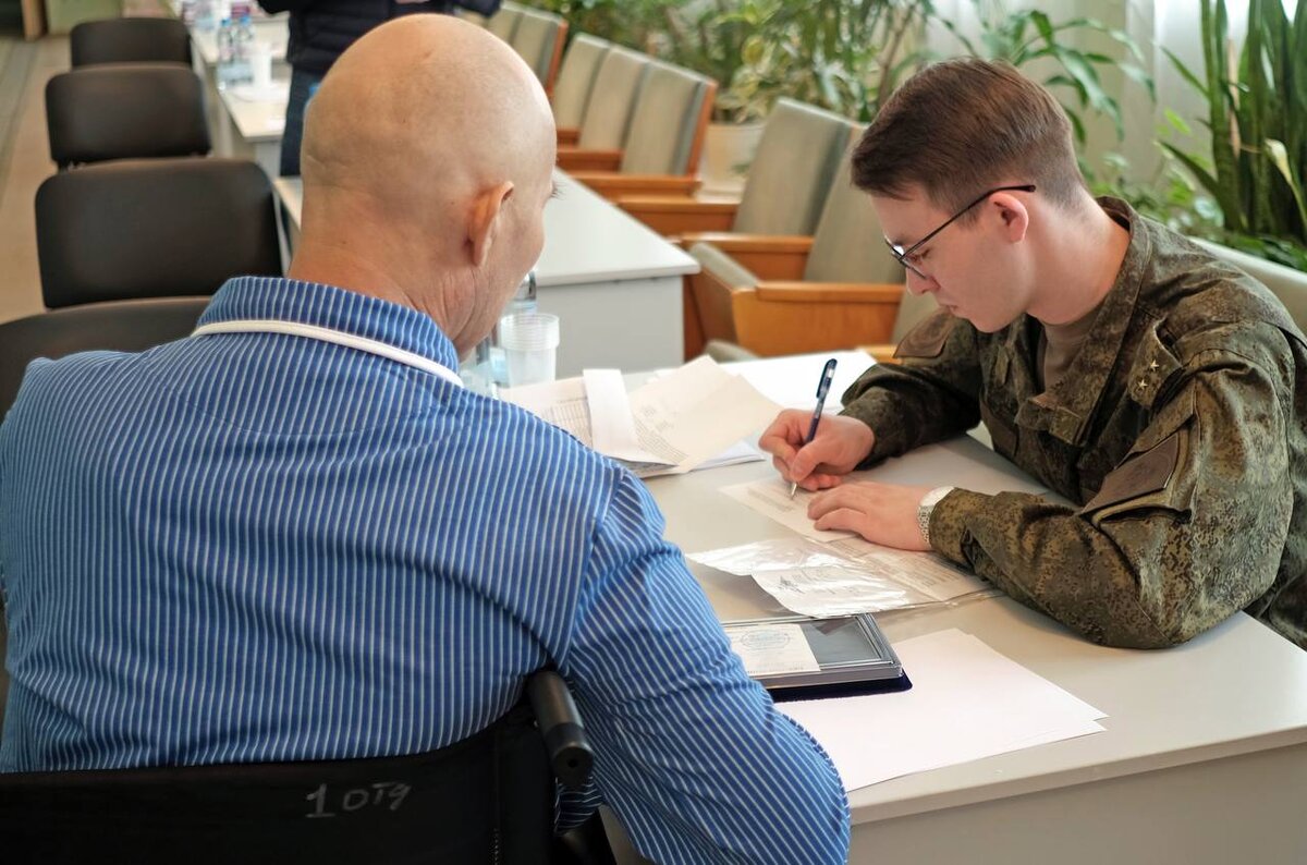 Председатель СК России посетил госпиталь для ветеранов войн в городе  Санкт-Петербурге | Информационный центр СК России | Дзен