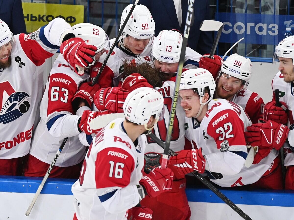    Хоккеисты "Локомотива" в матче финала Кубка Гагарина© РИА Новости / Сергей Бобылев