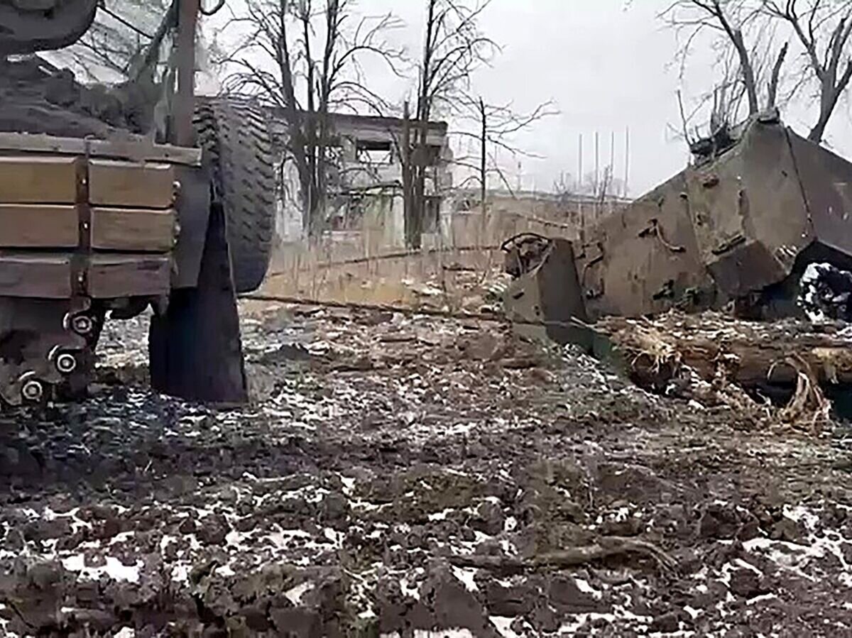    Эвакуация трофейной бронетехники из Авдеевки© РИА Новости