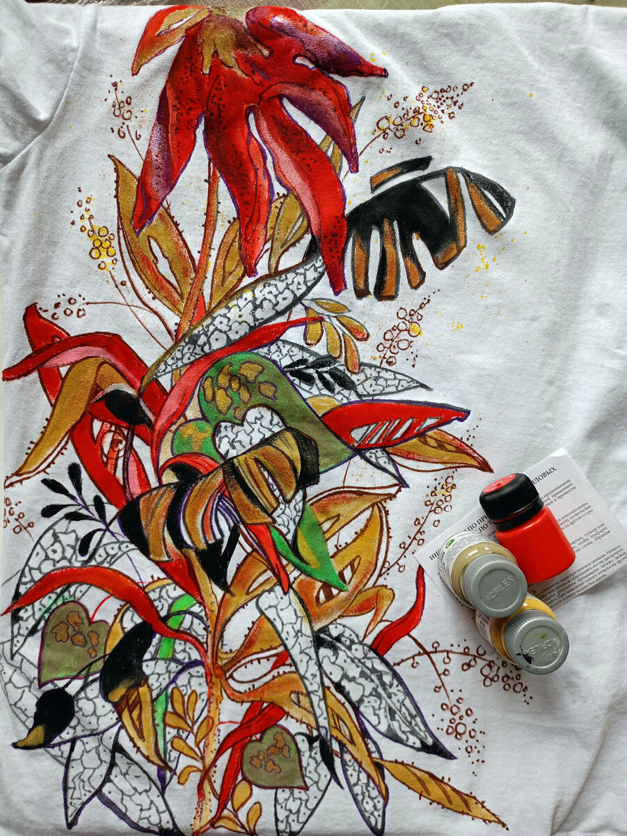 Роспись футболки акриловыми красками
