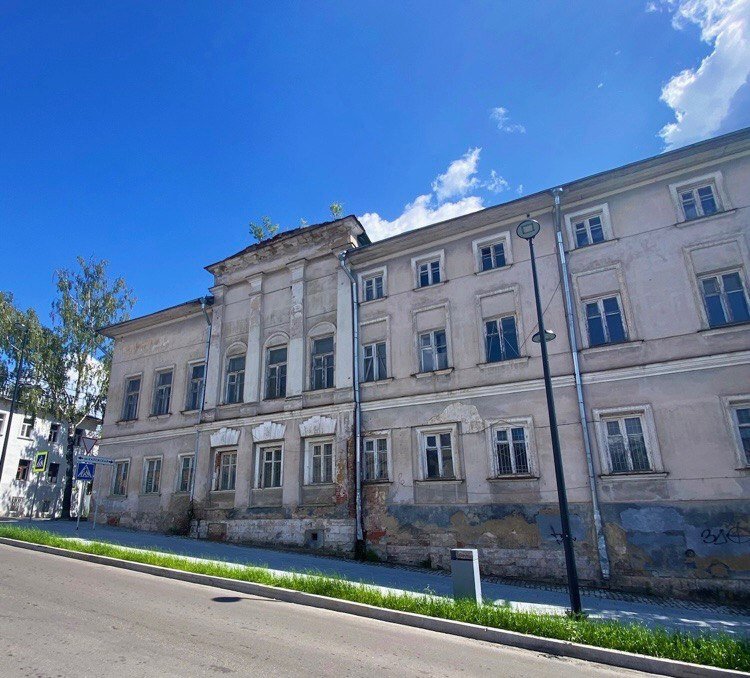 Вид на здание со стороны улицы Аристова