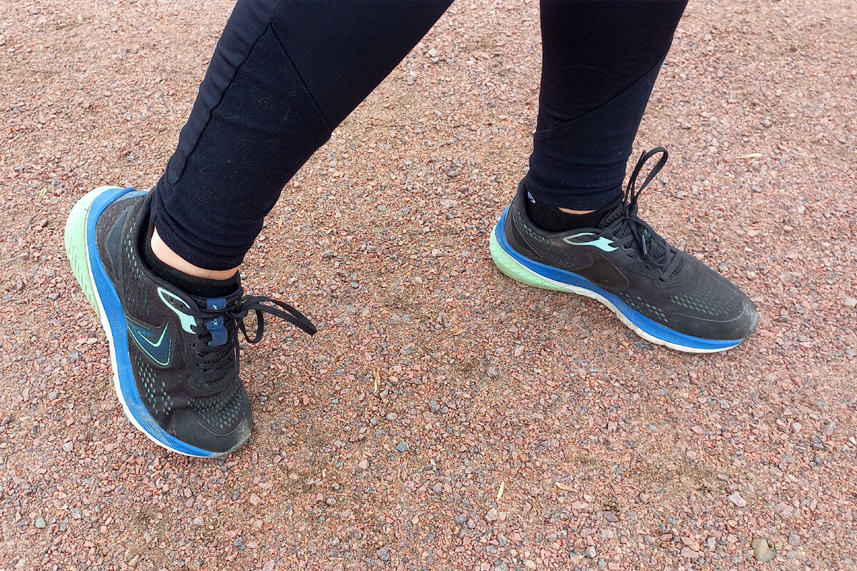 Мои кроссовки, предназначенные для бега по асфальту.