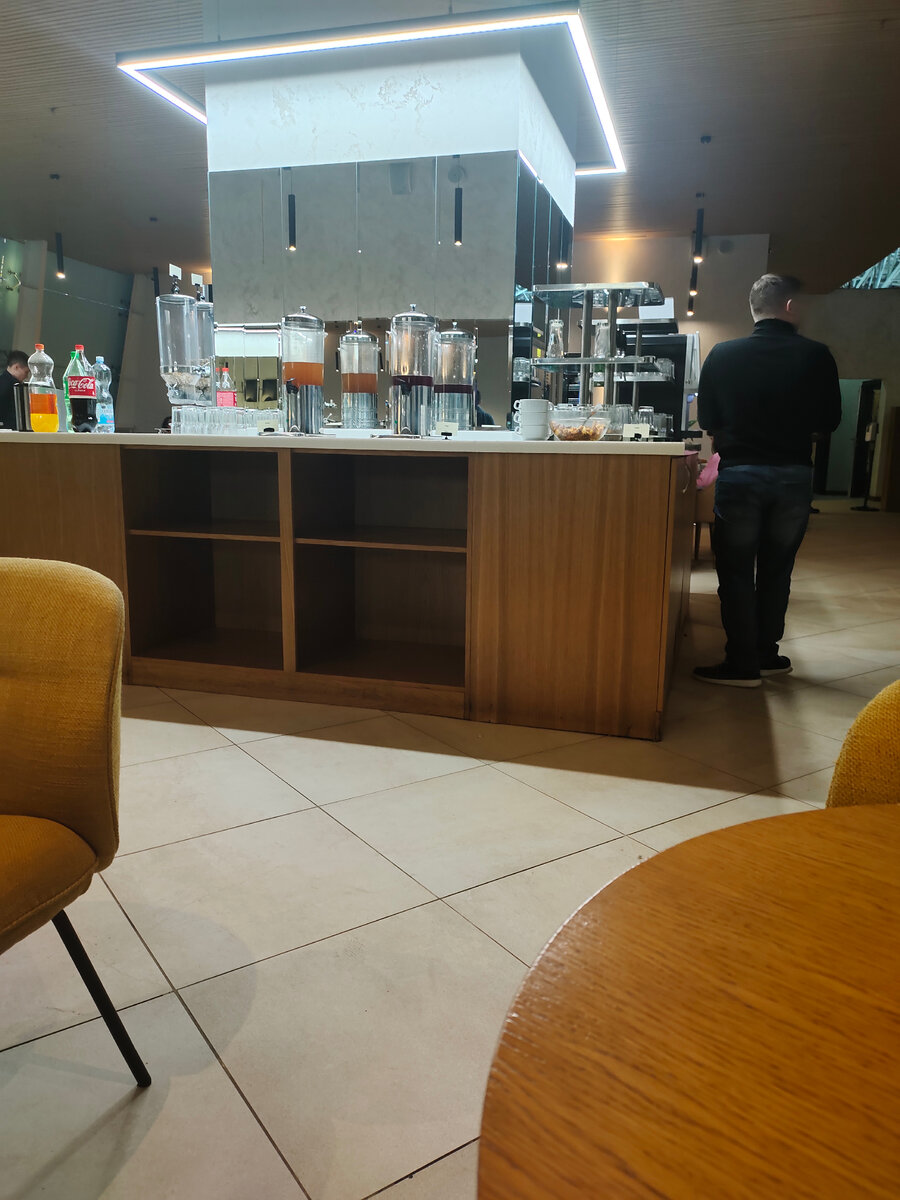 Здесь можно налить себе кофе, чай