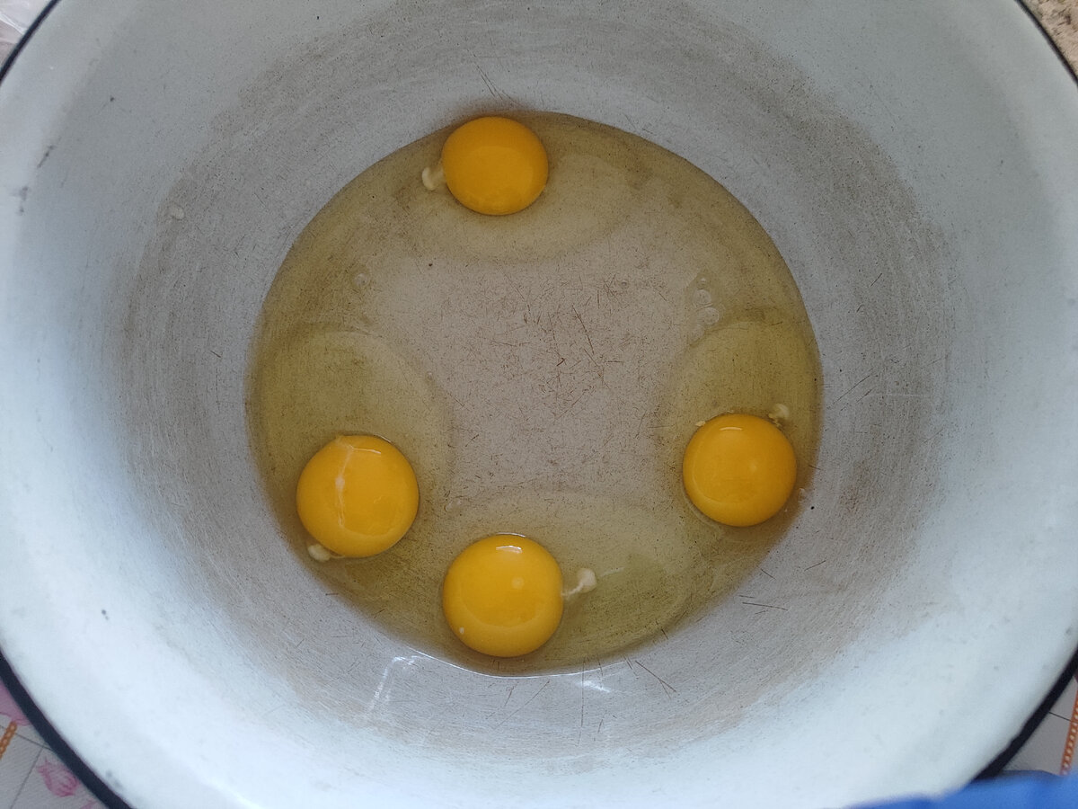 Крупные яйца.