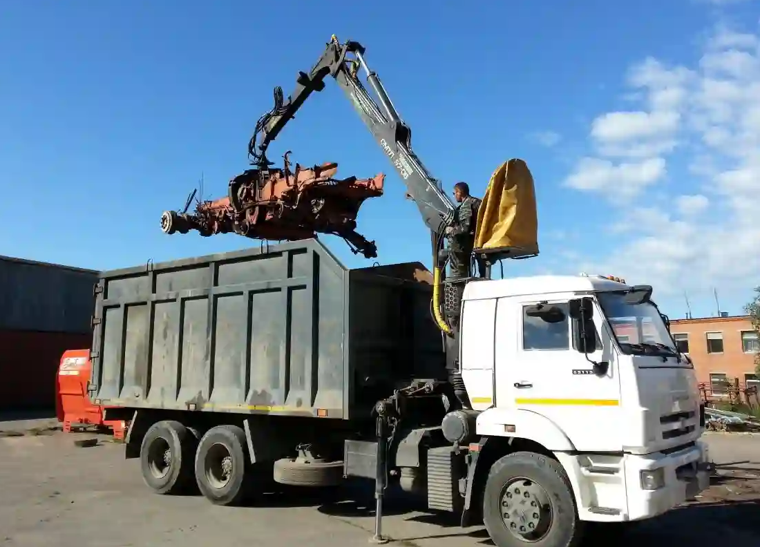 Ломовоз за работой