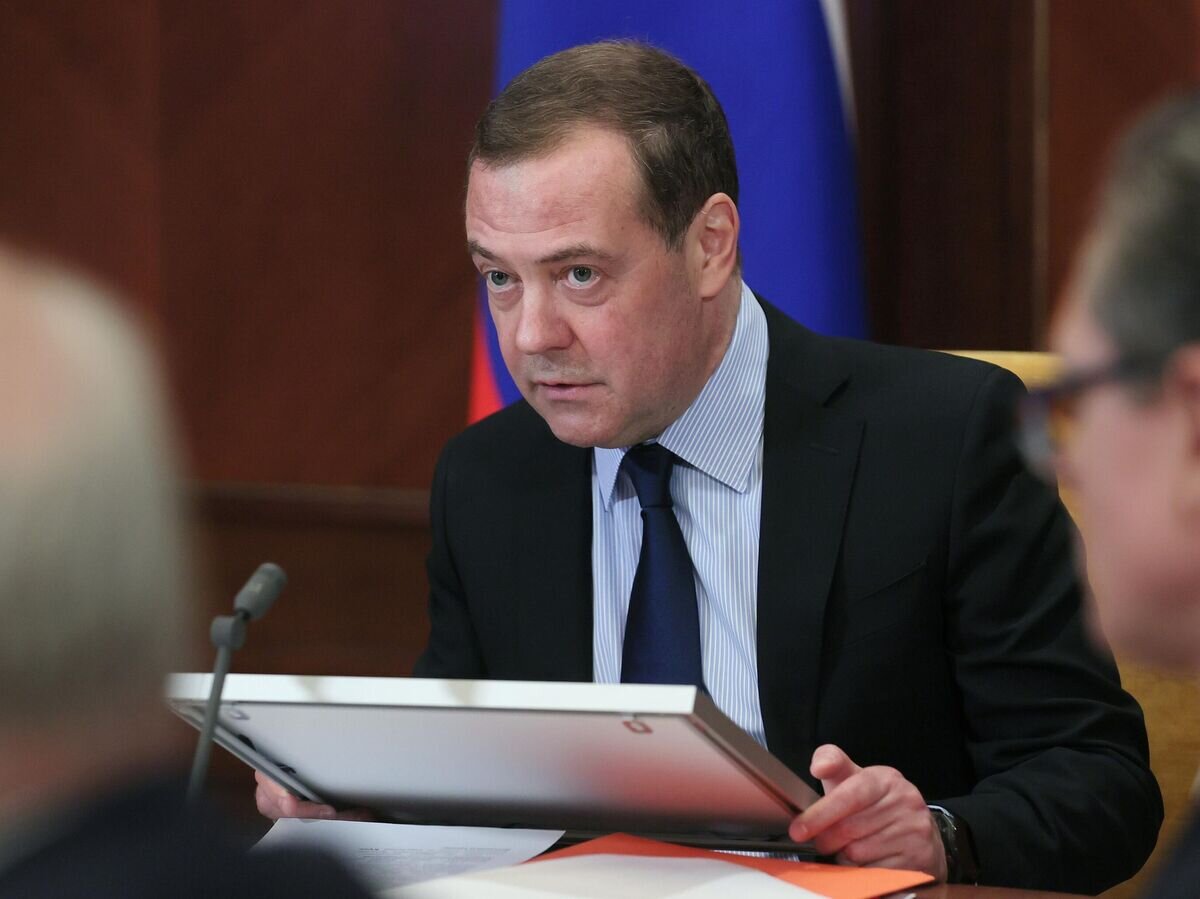    Заместитель председателя Совета безопасности РФ Дмитрий Медведев проводит заседание рабочей группы Военно-промышленной комиссии РФ© РИА Новости / Екатерина Штукина
