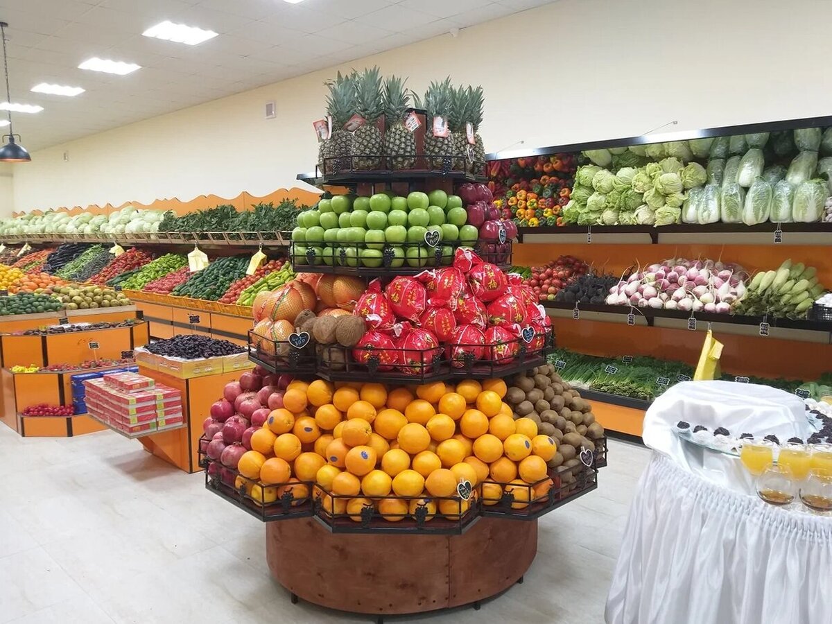 Фрукты в Грузии можно купить в любое время года, но в сезон их проще найти. В сентябре созревают виноград, инжир и персики, а в ноябре — айва, гранат и хурма. Фото: Валери Г. / Яндекс Карты