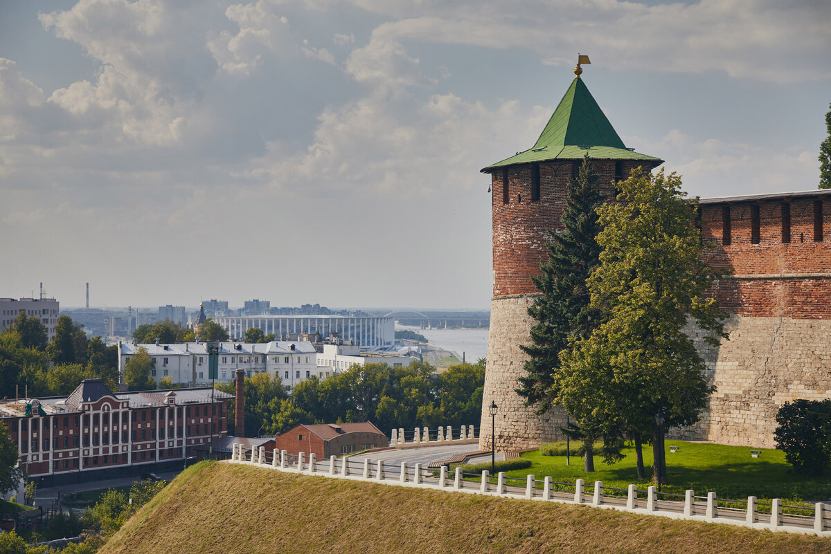 С Нижегородского кремля открываются виды на город со всех сторон