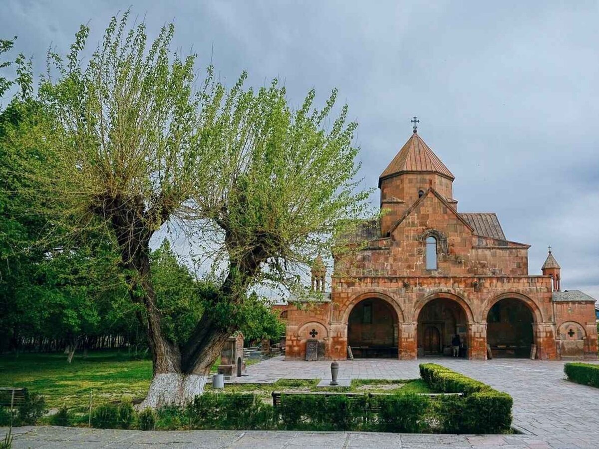 Гаян страна. Церковь Гаяне в Эчмиадзине. Монастырь Гаяне Армения.