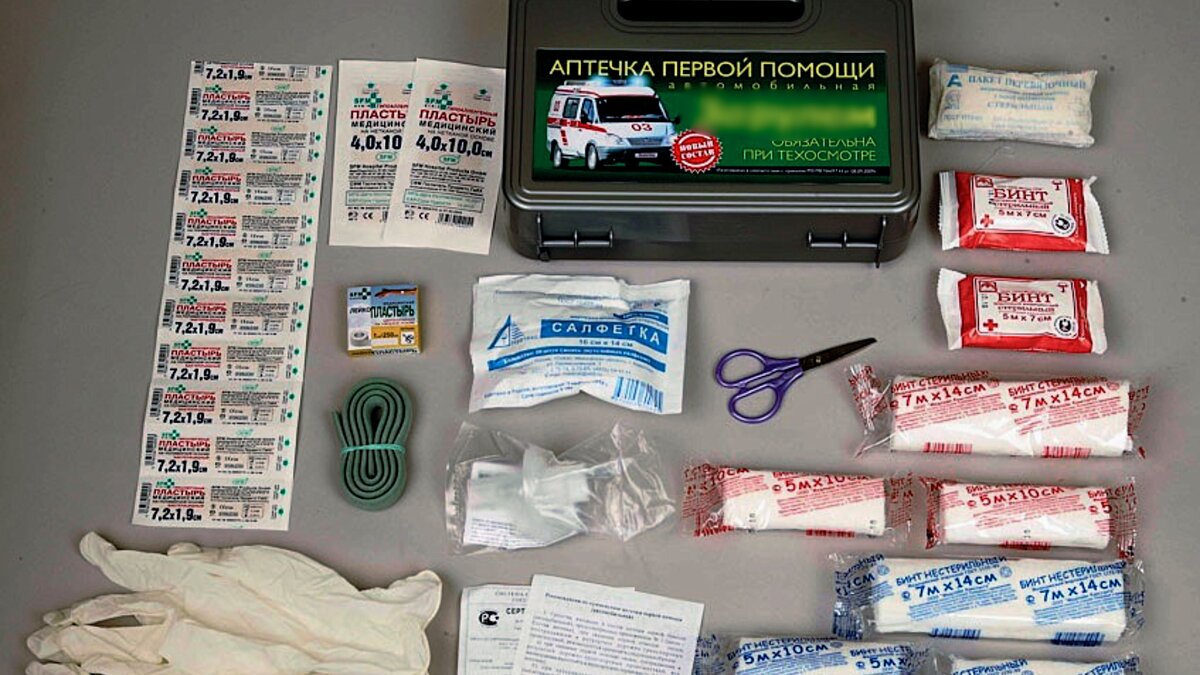 Содержимое аптечки в автомобиле. Как часто следует пополнять аптечку первой помощи (автомобильную)?. Содержимое автоаптечки. Аптечка домашняя. Автоаптечка комплектация 2021.