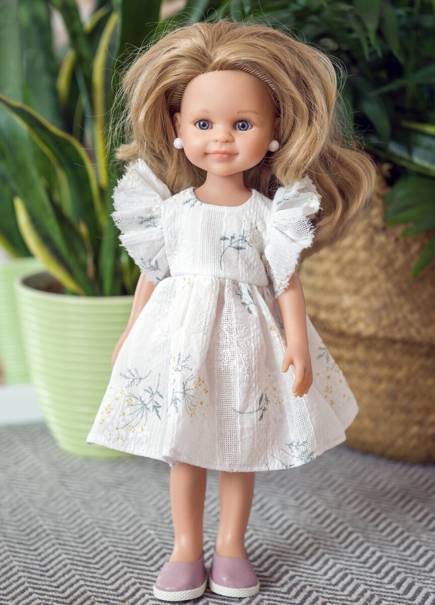 На фото кукла, которая уже не выпускается, была куплена 5 лет назад за 1600 рублей, теперь стоит более 10000 рублей