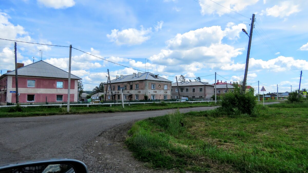 Пос. Красные ключи - магазины, ДК, памятник героям ВОВ, улочки. 