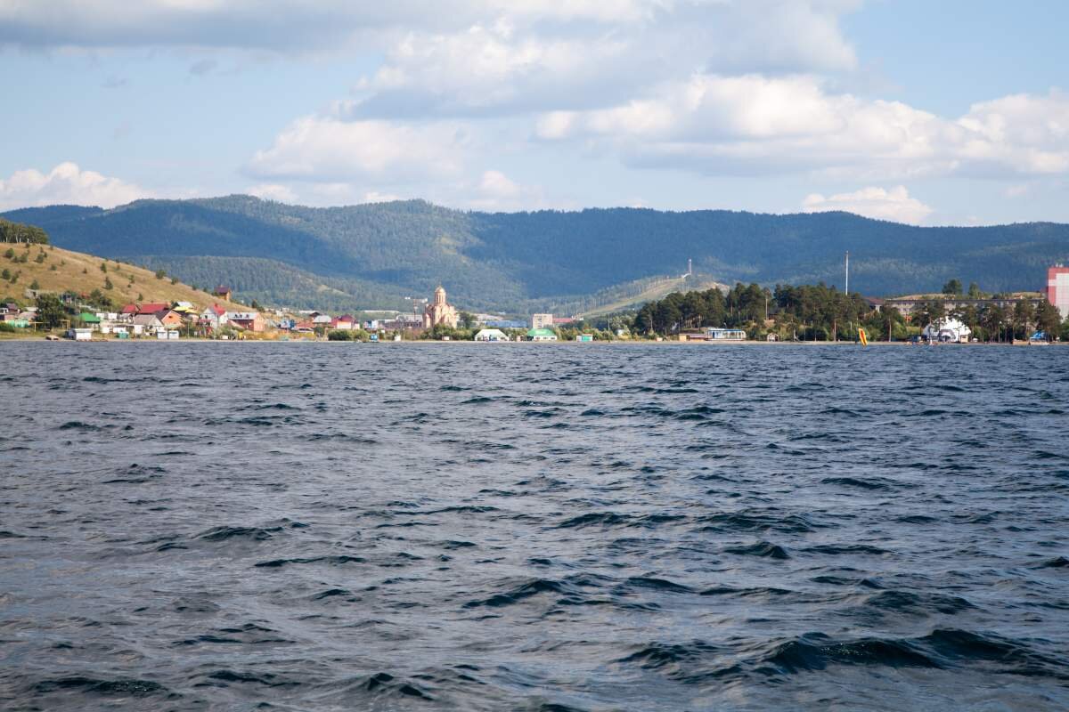 Тургояк, вид с воды на поселок Тургояк 