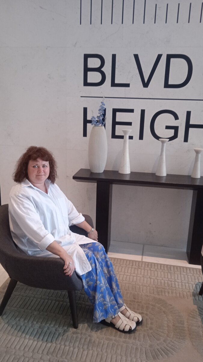 Вот так называется башня подруги, это на ресепшене