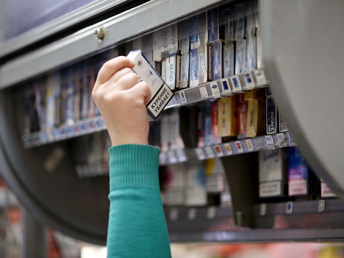    Продажа сигарет© РИА Новости / Константин Чалабов