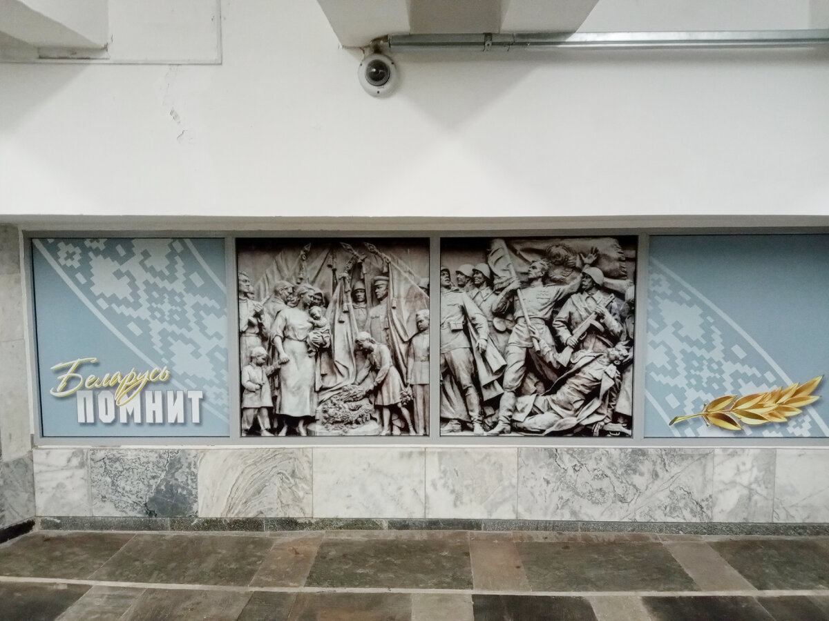 В пути можно рассматривать изображения на стенах