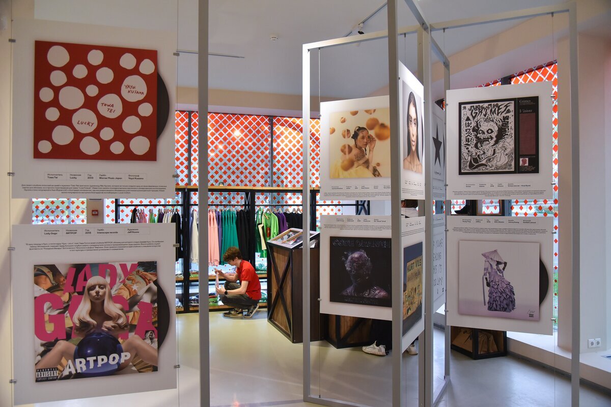 Прошлогодняя выставка обложек ART & Sound на ВДНХ.