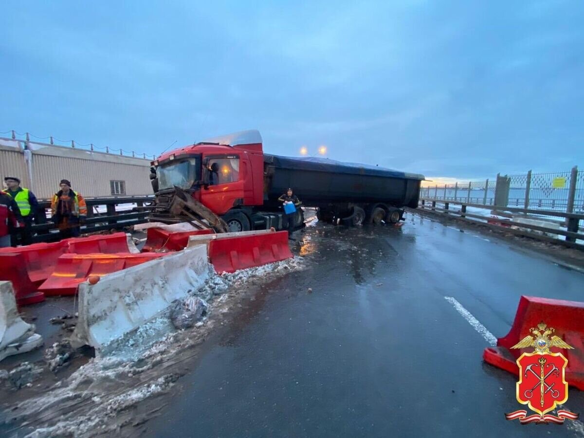    На месте ДТП в Кронштадтском районе Петербурга© Фото : ГУ МВД России по Санкт-Петербургу и Ленинградской области