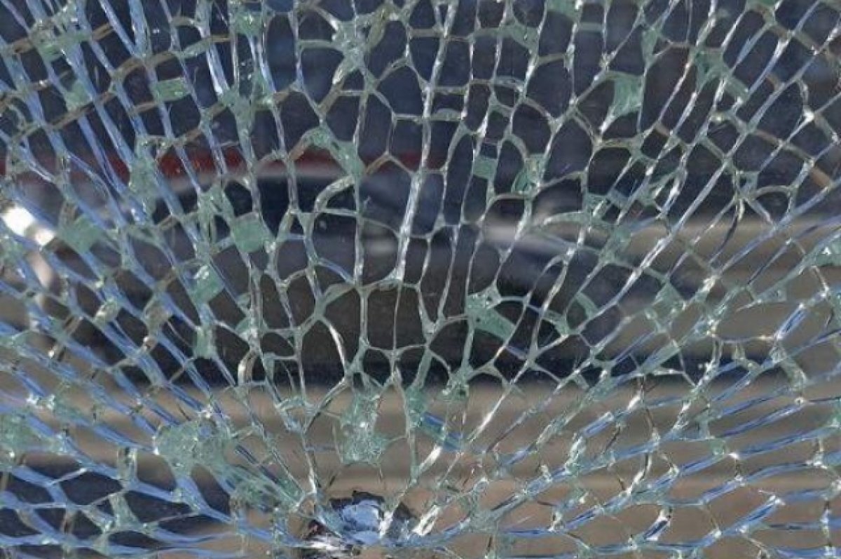    Результат вандализма на остановочном комплексе.