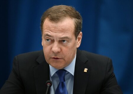    Медведев пожелал мерзкой империи зла ХХI века — США, распада