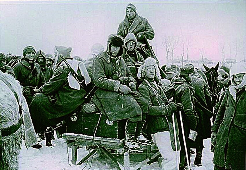 Итальянские солдаты в Николаевке в 1943 году.
Фото с сайта famigliacristiana.it