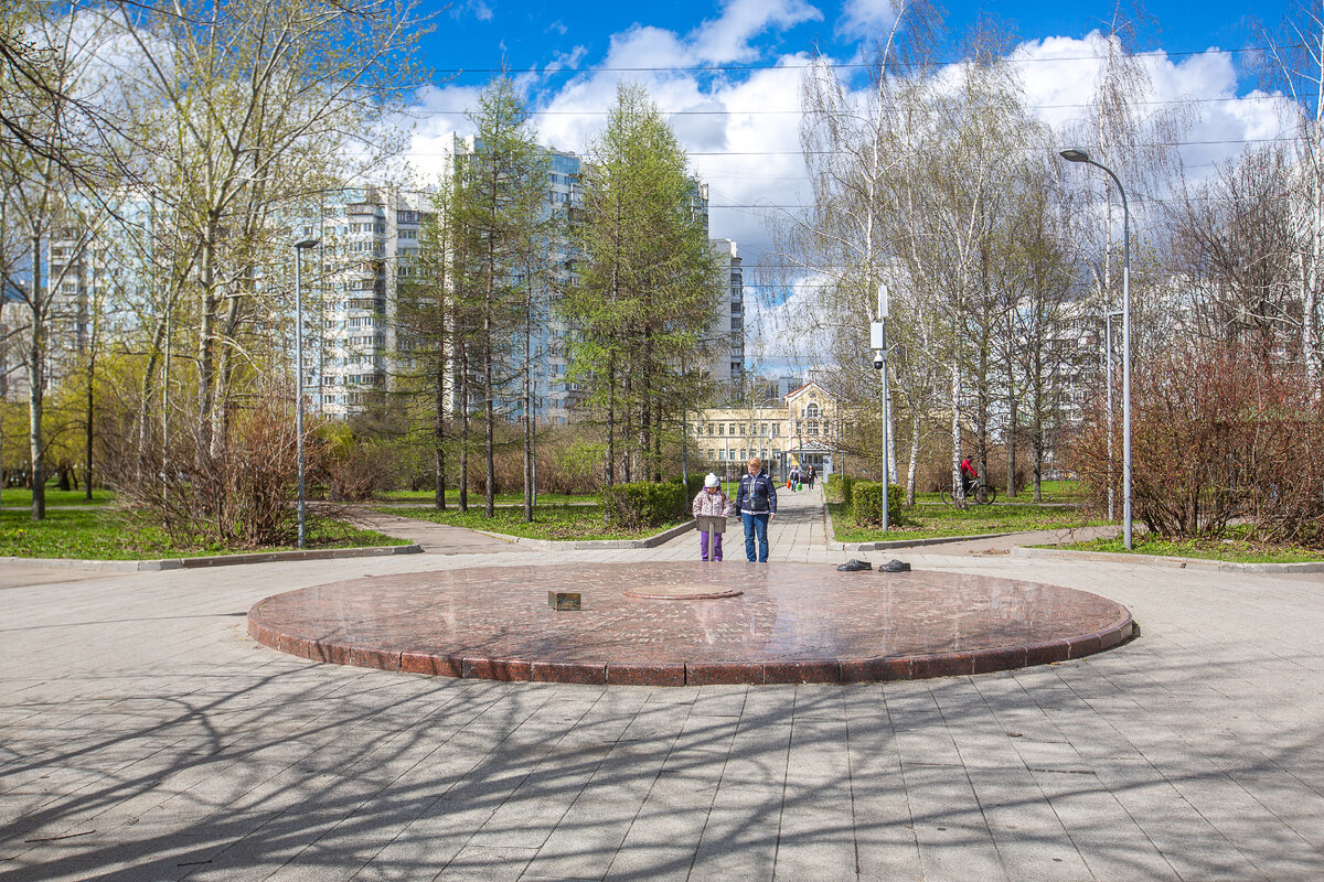 Жанровая скульптура "Студенческие приметы". Москва, Парк 850-летия Москвы. Фото автора статьи 