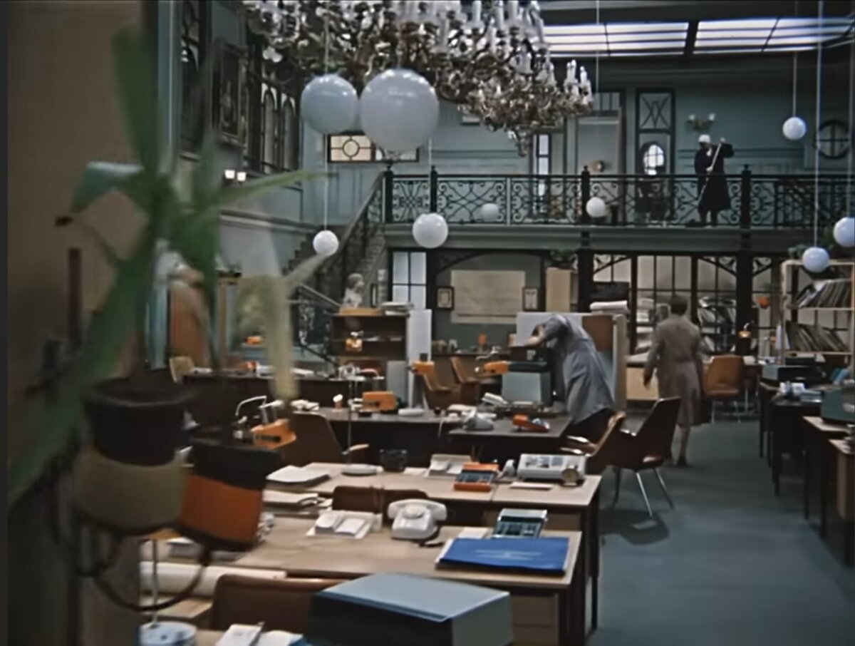 Со времён появления первых видеомагнитофонов, я ставила на паузу этот кадр! ❤ И любовалась! 