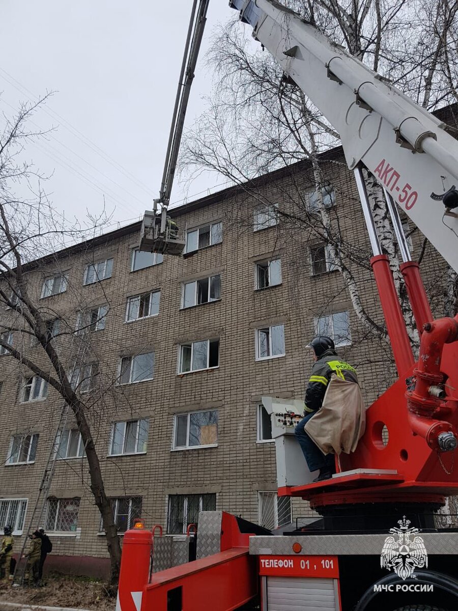 Двое мужчин и малолетний ребенок пострадали при пожаре в томской пятиэтажке  | Вести-Томск | Дзен