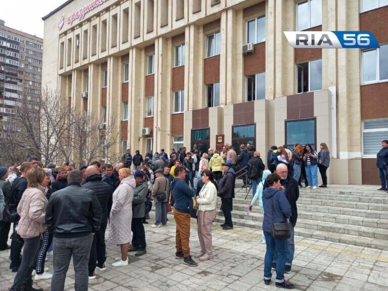    Оренбуржцев, проживающих без прописки в зоне ЧС, ждут в администрации Южного округа Андрей Севостьянов