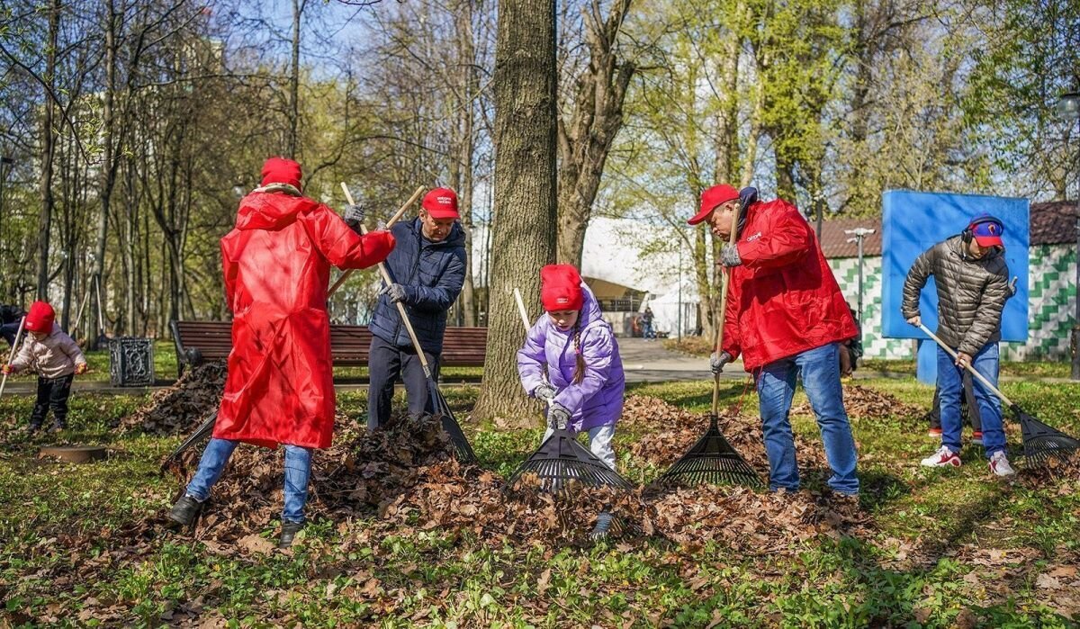     Субботник. Источник: mos.ru Автор фото: Пресс-служба Мэра и Правительства Москвы
