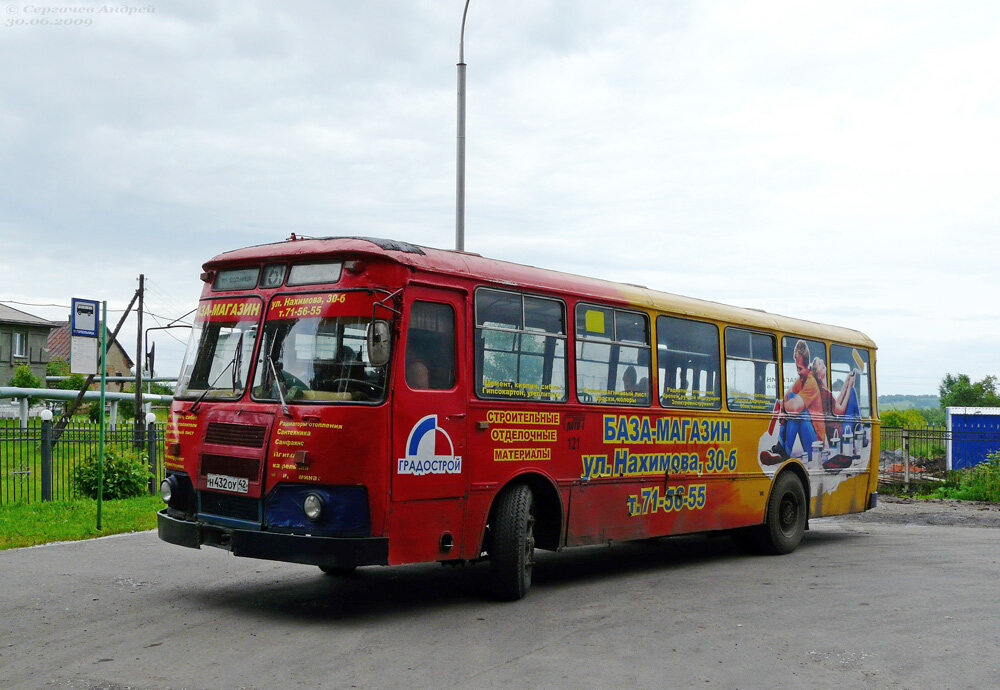 "ЛиАЗ-677" в Кемерово, 2009 год. Автор фото Андрей Сергачёв, fotobus.msk.ru